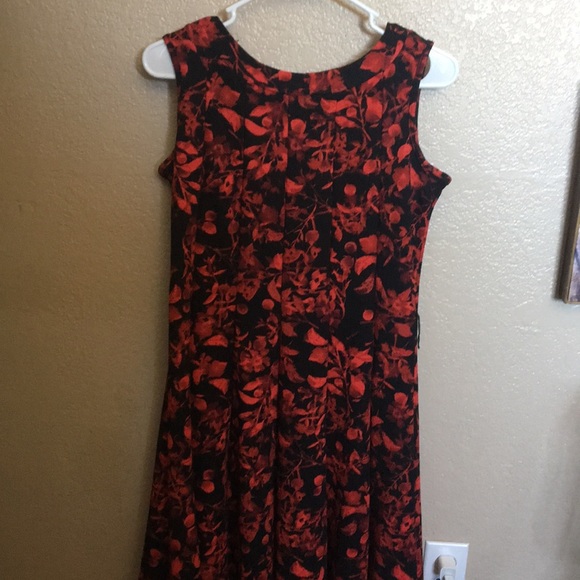 Dresses - Picture 1 of 3